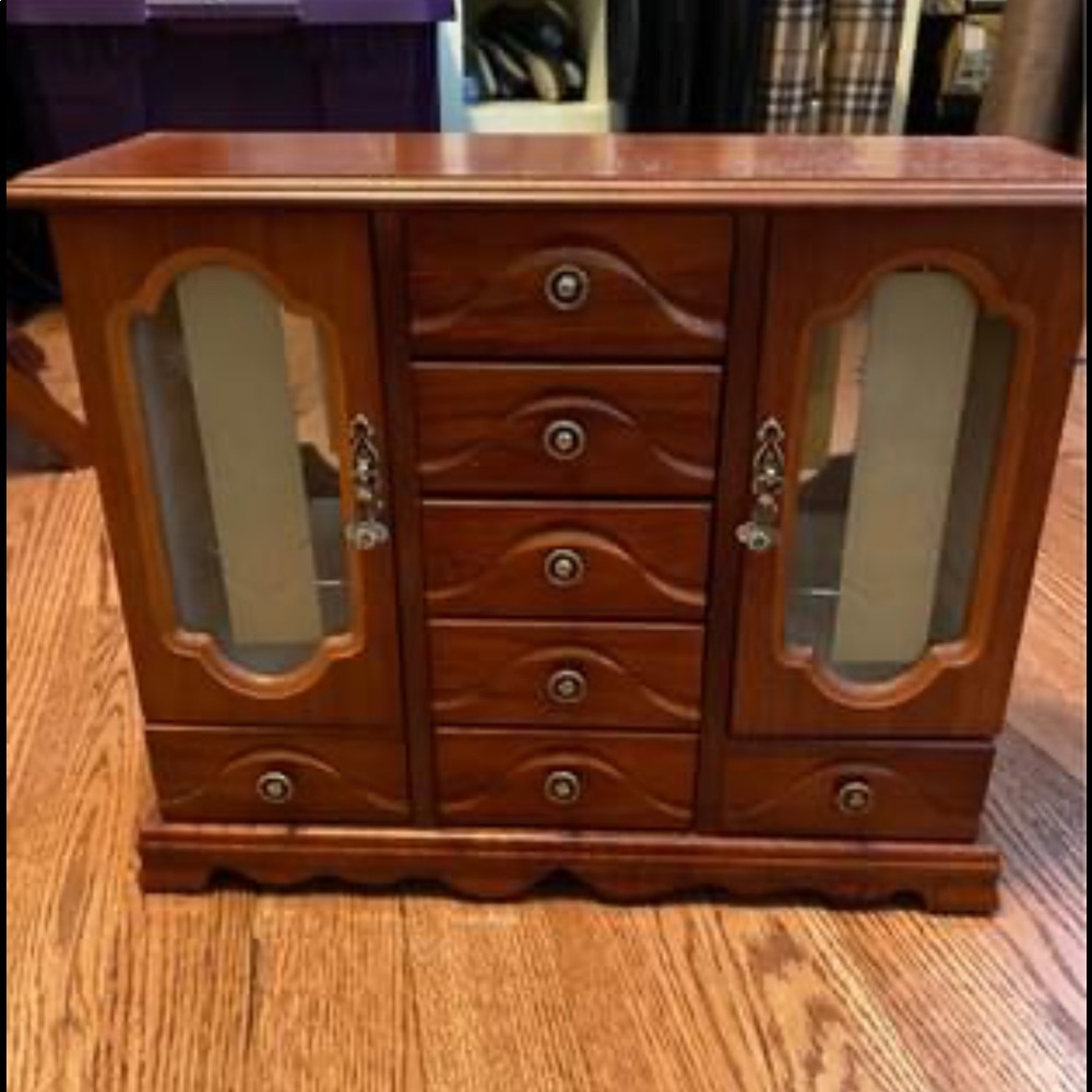 Jewelry box